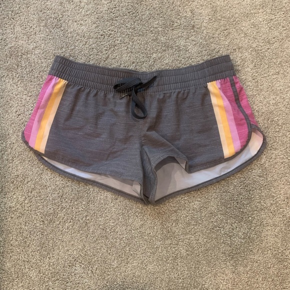 Rip Curl Shorts - Picture 1 of 3